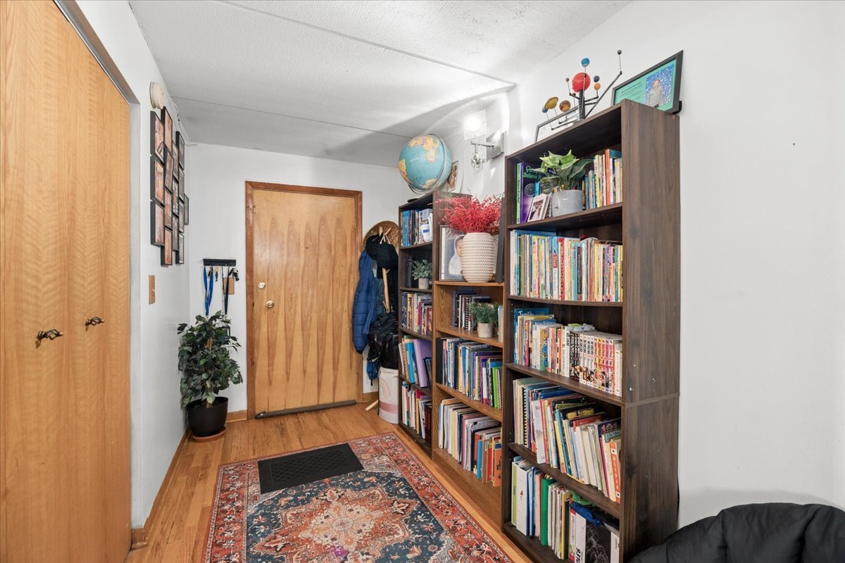 Properties 3 914 N AUSTIN Boulevard B8