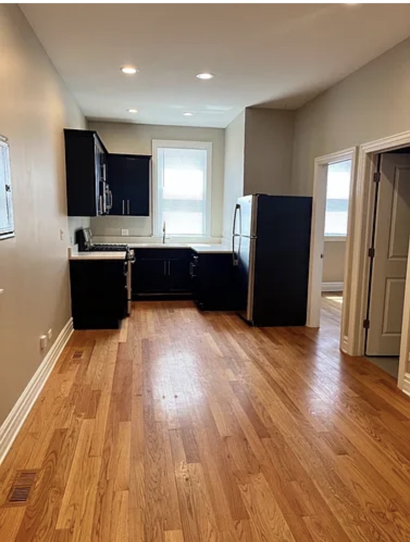 2310 W Grand Avenue 1N