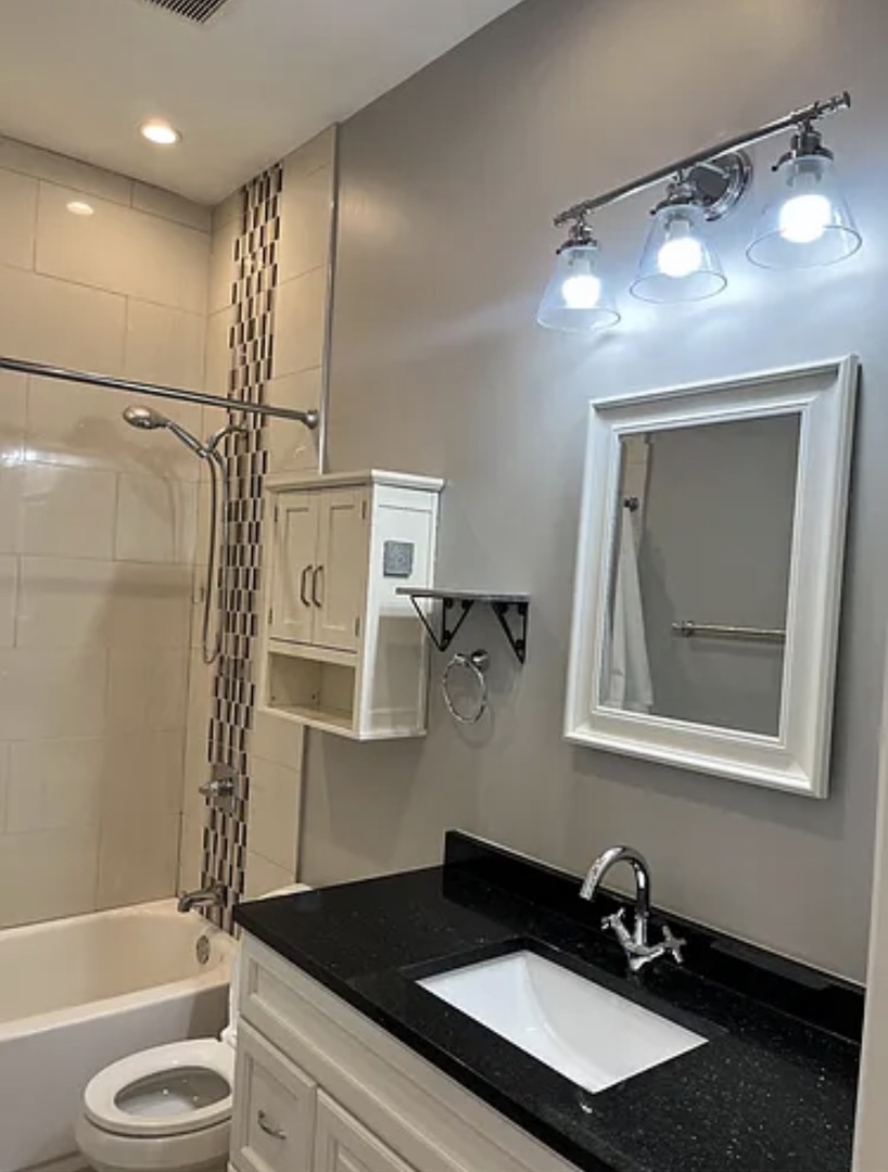 2310 W Grand Avenue 1N