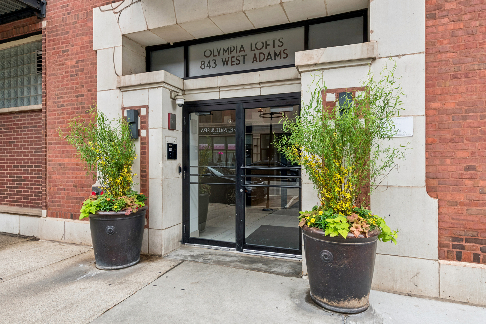 843 W Adams Street 711