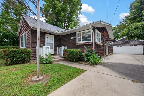 Tiny photo for 1406/1408 S East Street, Bloomington, IL 61701 (MLS # 12712554)
