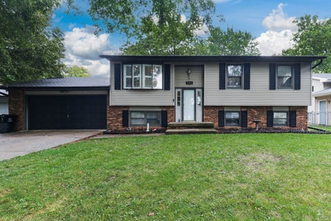 Tiny photo for 103 N Bayberry Court, Bloomington, IL 61704 (MLS # 12702308)