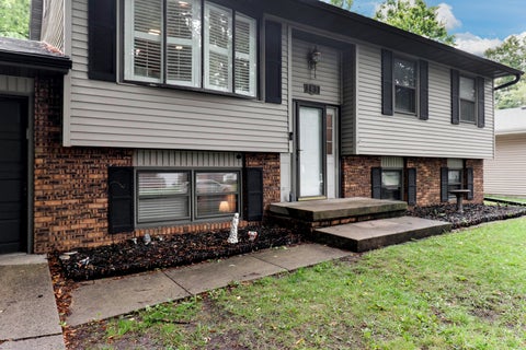 Tiny photo for 103 N Bayberry Court, Bloomington, IL 61704 (MLS # 12702308)