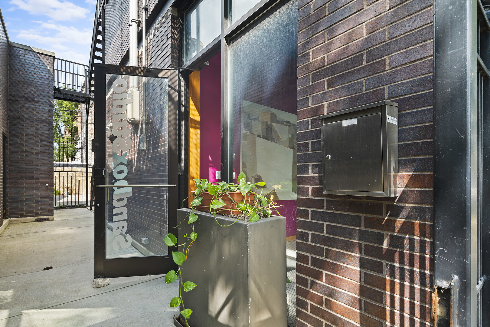 1608 W Cornelia Avenue