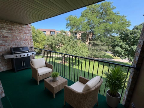Tiny photo for 1101 S Hunt Club Drive #214, Mount Prospect, IL 60056 (MLS # 12723560)