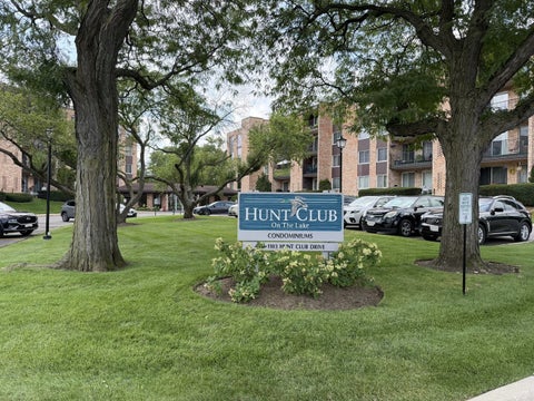 Photo of 1101 S Hunt Club Drive #214, Mount Prospect, IL 60056 (MLS # 12723560)