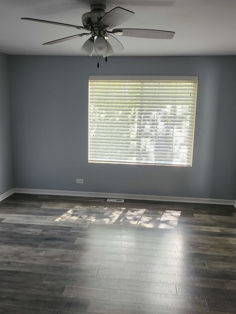 Tiny photo for 316 E Victoria Circle #316, North Aurora, IL 60542 (MLS # 12464976)