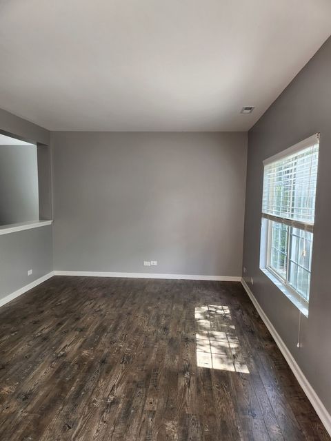 Tiny photo for 316 E Victoria Circle #316, North Aurora, IL 60542 (MLS # 12464976)