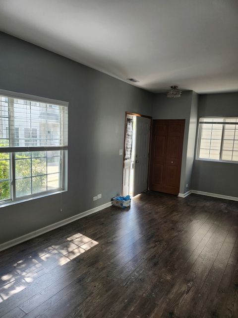 Tiny photo for 316 E Victoria Circle #316, North Aurora, IL 60542 (MLS # 12464976)