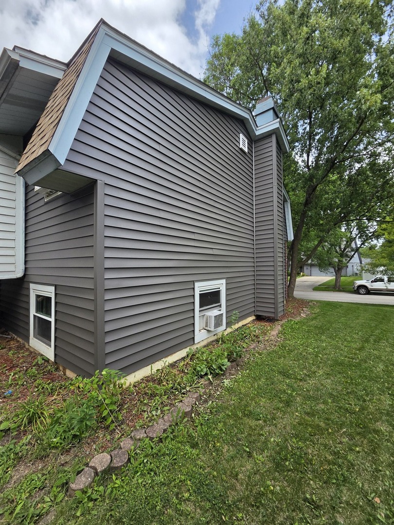 427 DEVON Lane
