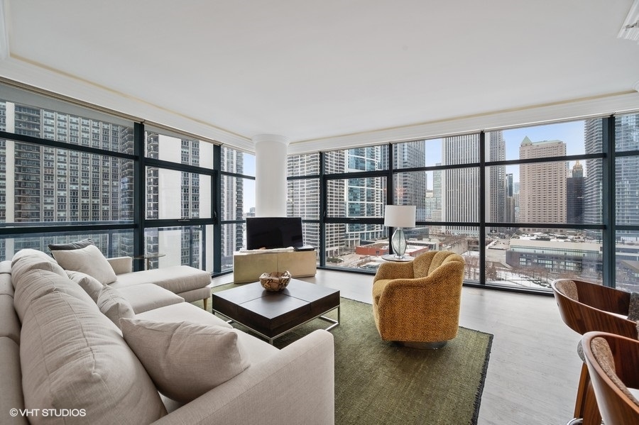 201 N WESTSHORE Drive 1601