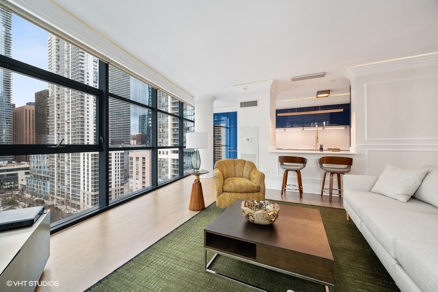 201 N WESTSHORE Drive 1601
