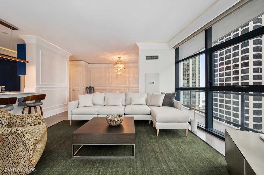 201 N WESTSHORE Drive 1601