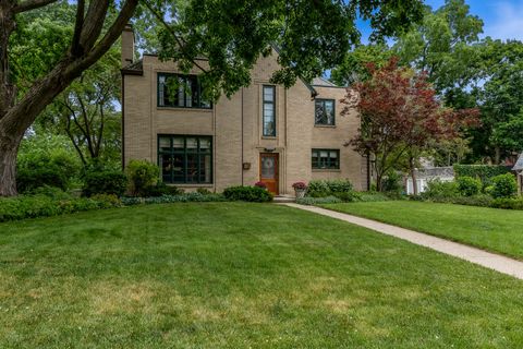 Single Family Residence in Rockford IL 2202 OAKLAWN Avenue 2.jpg