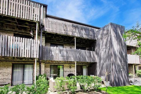 Tiny photo for 1714 Northfield Square Sq #B, Northfield, IL 60093 (MLS # 12679829)