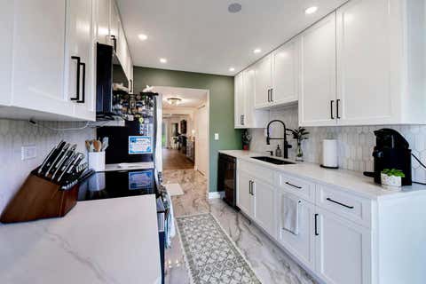 Tiny photo for 1714 Northfield Square Sq #B, Northfield, IL 60093 (MLS # 12679829)