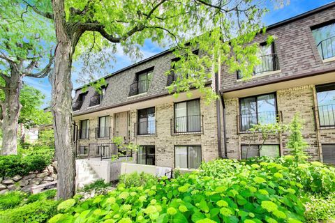 Tiny photo for 1714 Northfield Square Sq #B, Northfield, IL 60093 (MLS # 12679829)