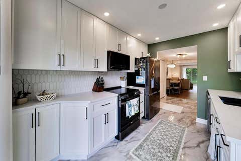Tiny photo for 1714 Northfield Square Sq #B, Northfield, IL 60093 (MLS # 12679829)
