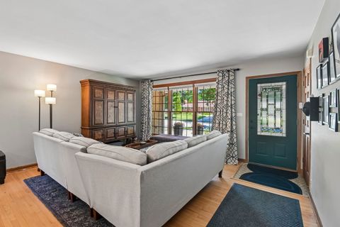 Tiny photo for 107 W Orchard Place, Mount Prospect, IL 60056 (MLS # 12679512)