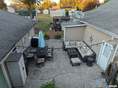 Tiny photo for 601 FRANKLIN Avenue, West Frankfort, IL 62896 (MLS # EB460349)