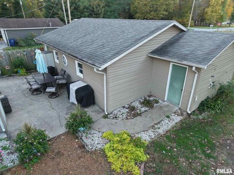 Tiny photo for 601 FRANKLIN Avenue, West Frankfort, IL 62896 (MLS # EB460349)