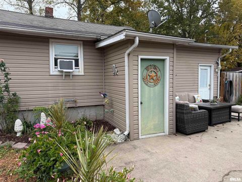 Tiny photo for 601 FRANKLIN Avenue, West Frankfort, IL 62896 (MLS # EB460349)