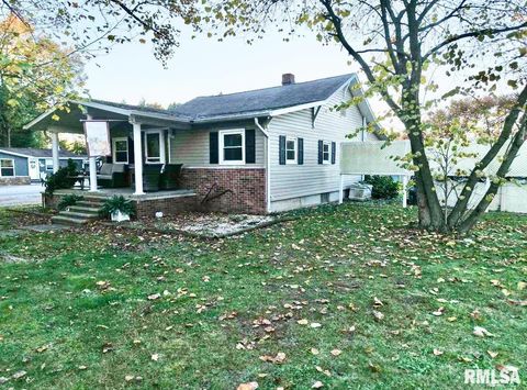 Tiny photo for 601 FRANKLIN Avenue, West Frankfort, IL 62896 (MLS # EB460349)