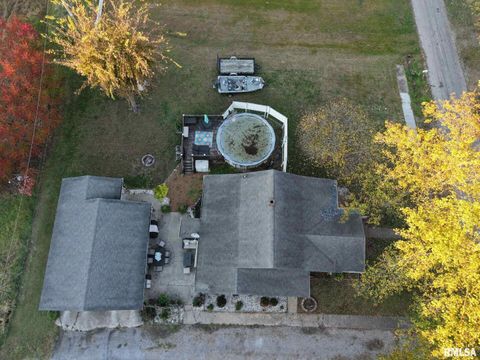 Tiny photo for 601 FRANKLIN Avenue, West Frankfort, IL 62896 (MLS # EB460349)