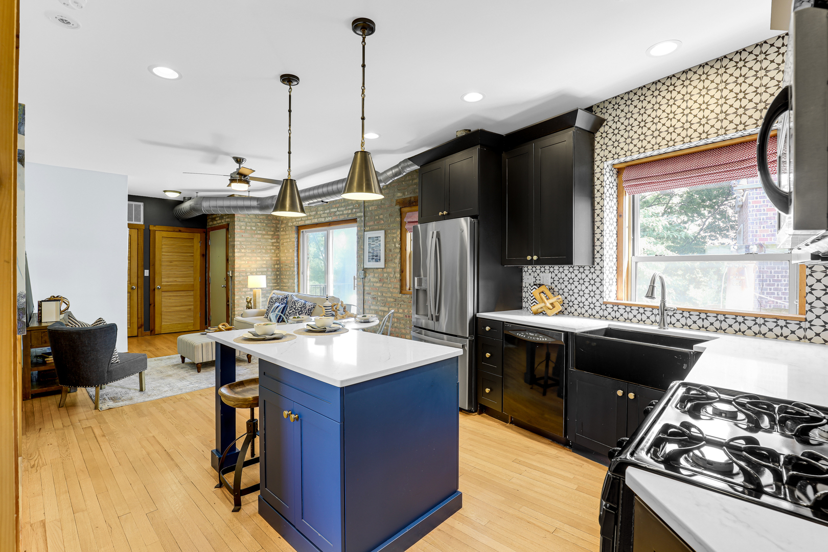 1225 W Greenleaf Avenue 3E