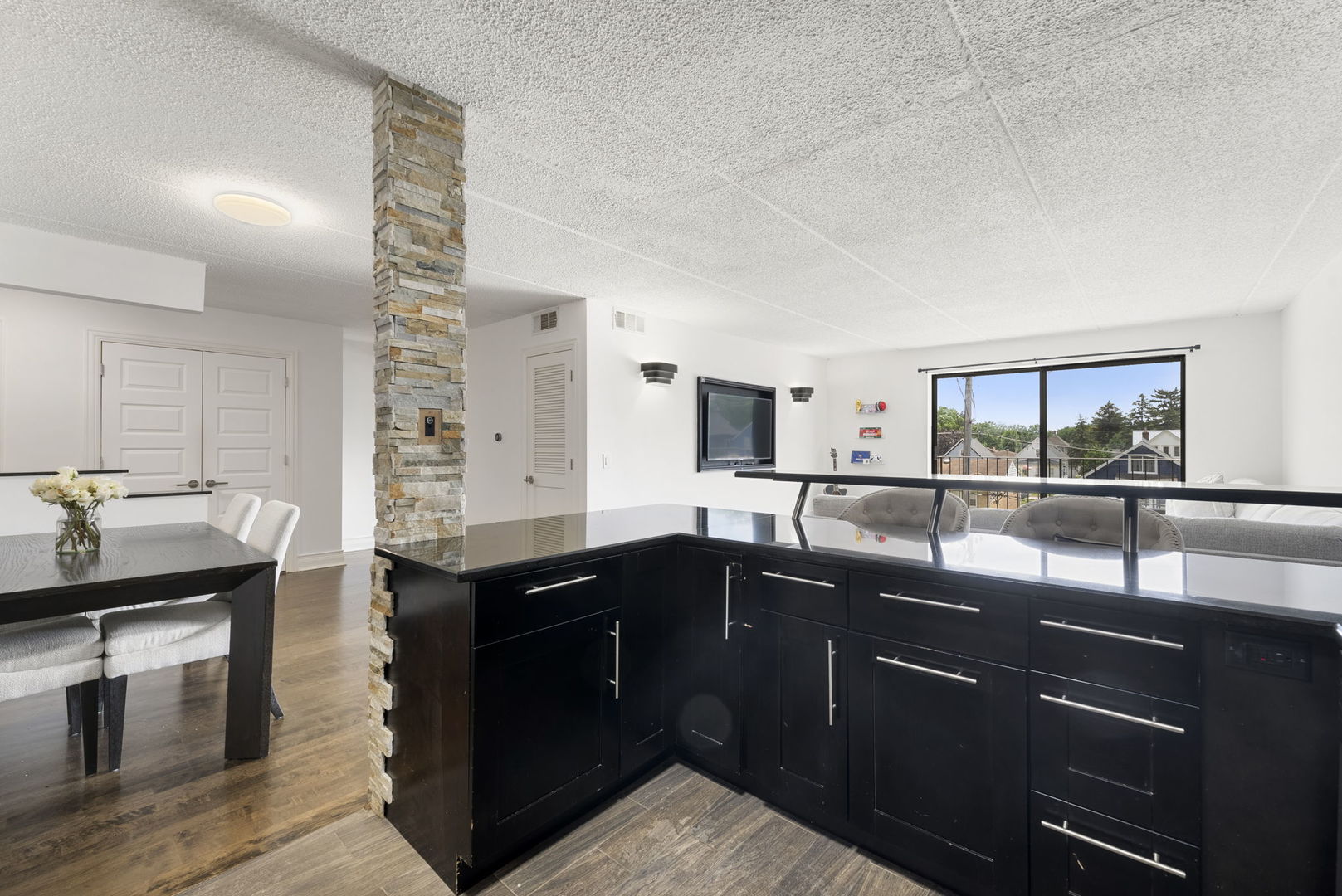 1551 Ashland Avenue 208