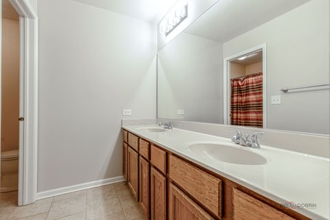 Tiny photo for 383 Barn Swallow Lane, Vernon Hills, IL 60061 (MLS # 12622039)