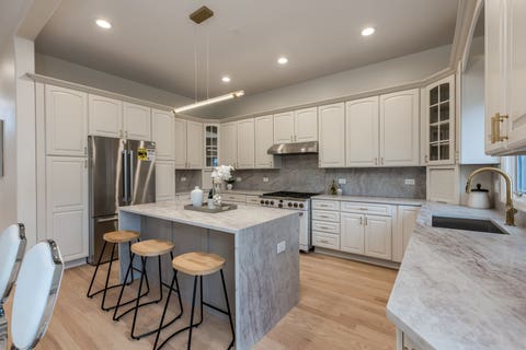 Tiny photo for 6723 N HARDING Avenue, Lincolnwood, IL 60712 (MLS # 12708495)