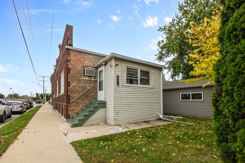 Tiny photo for 4247 Grove Avenue, Brookfield, IL 60513 (MLS # 12779810)