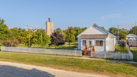 Tiny photo for 125 E Cleveland Street, Cullom, IL 60929 (MLS # 12470162)