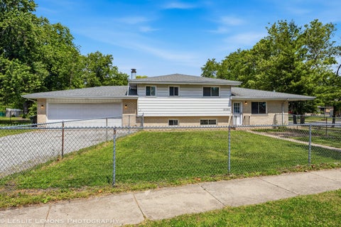 Photo of 16388 Terry Lane, Oak Forest, IL 60452 (MLS # 12685734)