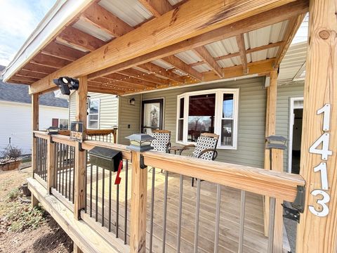 Tiny photo for 1413 Mckinley Street S, Harrisburg, IL 62946 (MLS # 12564254)