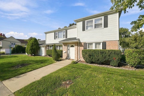 Tiny photo for 620 E MAPLE Street, Lombard, IL 60148 (MLS # 12792437)
