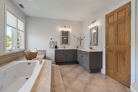 Tiny photo for 986 E Red Oak Street, Addison, IL 60101 (MLS # 12650369)