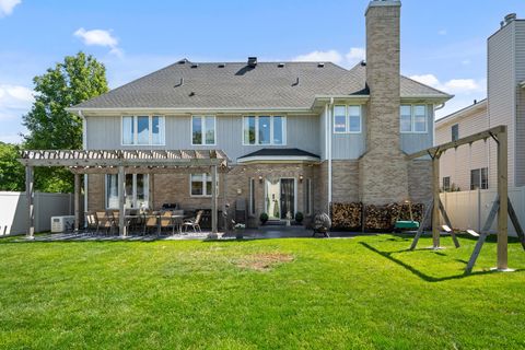 Tiny photo for 986 E Red Oak Street, Addison, IL 60101 (MLS # 12650369)