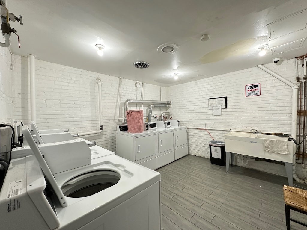 1040 W HOLLYWOOD Avenue 102