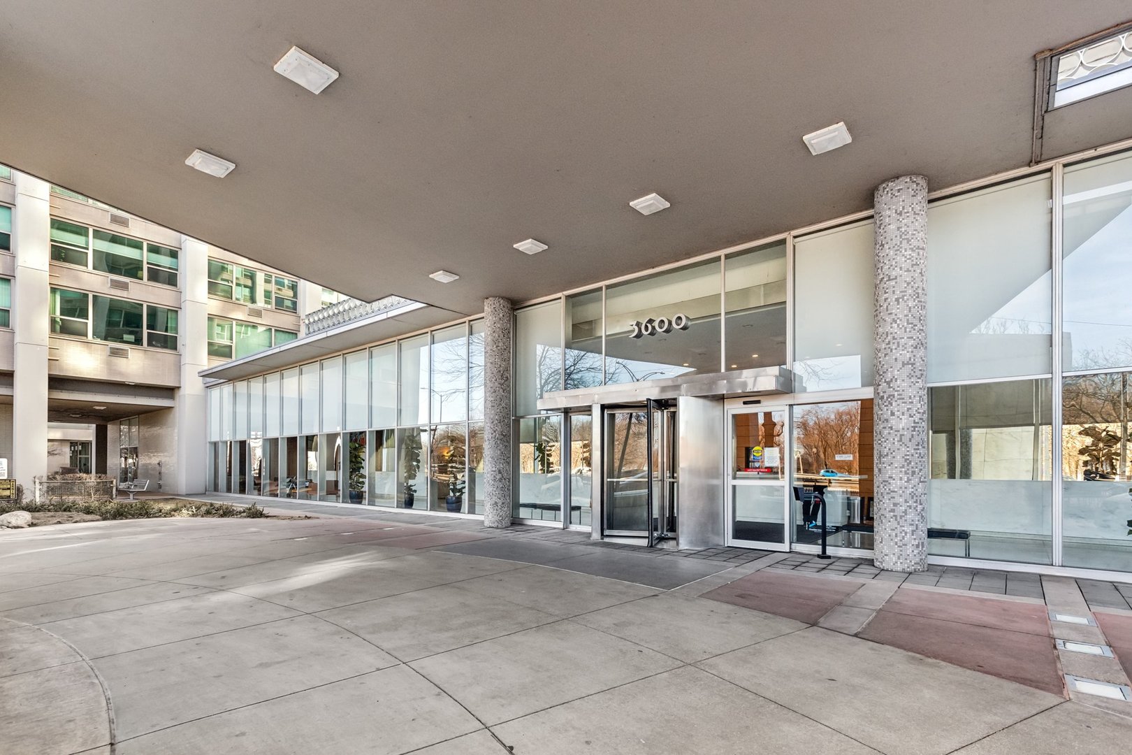3600 N LAKE SHORE Drive 517