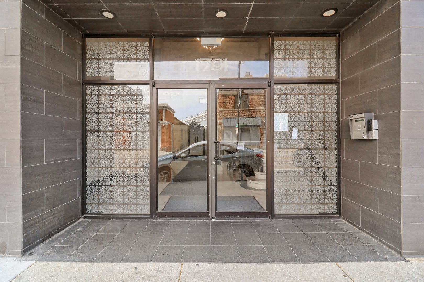 1791 W Howard Street 209