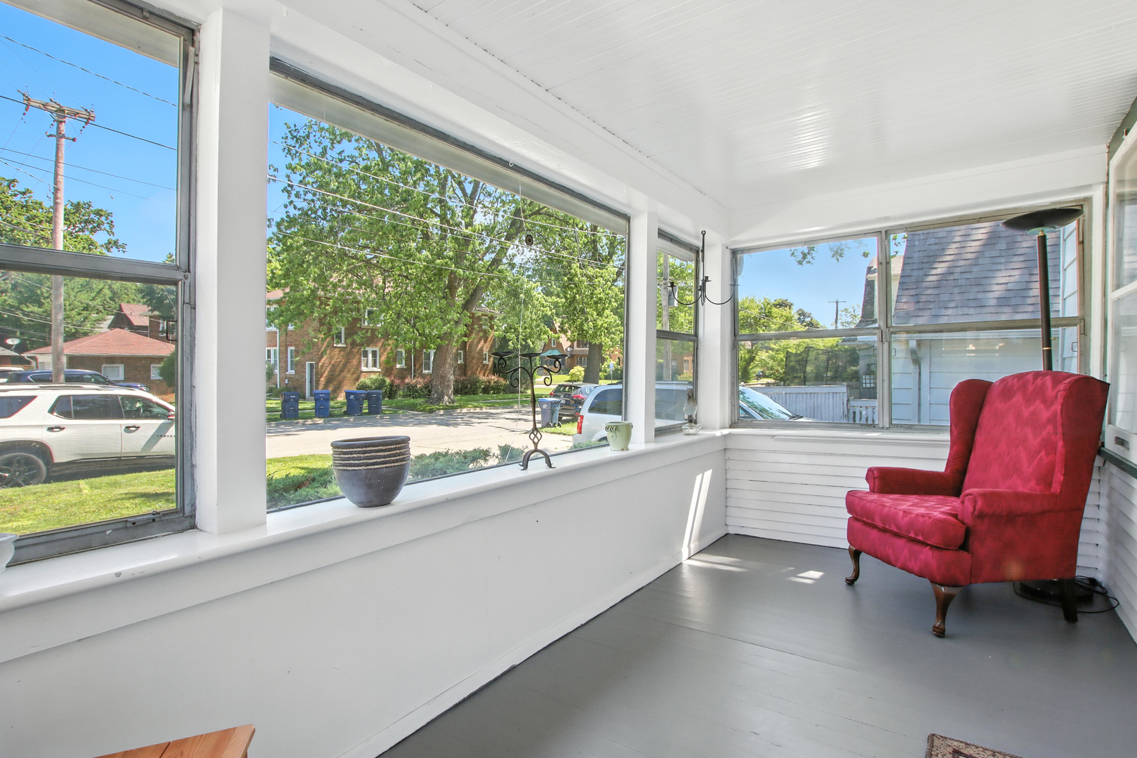 907 W Grove Avenue