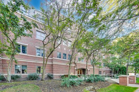 Photo of 1688 Green Bay Road #404, Highland Park, IL 60035 (MLS # 12490563)