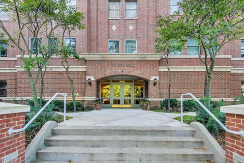 Tiny photo for 1688 Green Bay Road #404, Highland Park, IL 60035 (MLS # 12490563)