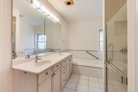 Tiny photo for 1688 Green Bay Road #404, Highland Park, IL 60035 (MLS # 12490563)