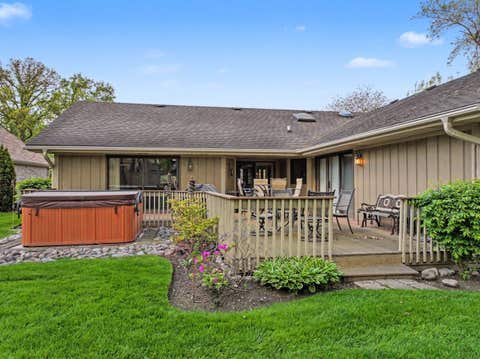 Tiny photo for 384 E Montrose Avenue, Wood Dale, IL 60191 (MLS # 12642085)