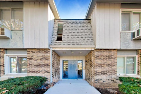 Photo of 904 E OLD WILLOW Road #102, Prospect Heights, IL 60070 (MLS # 12788405)