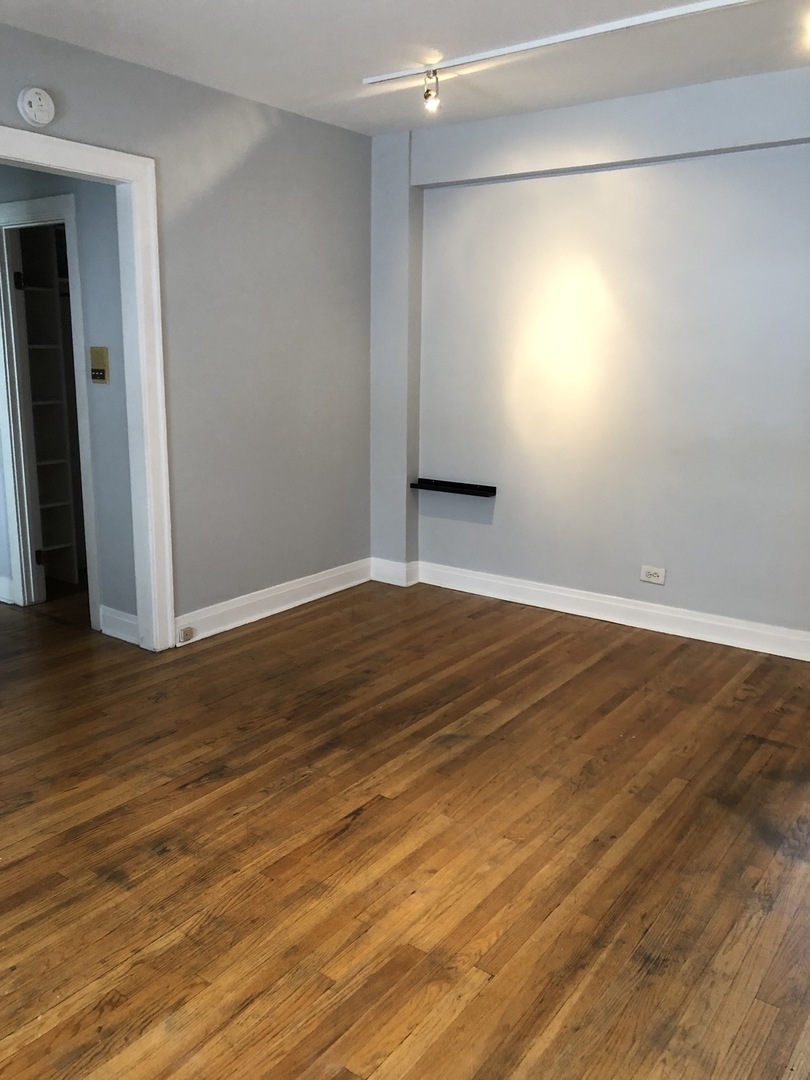 2324 N LINCOLN PARK WEST Avenue 3C