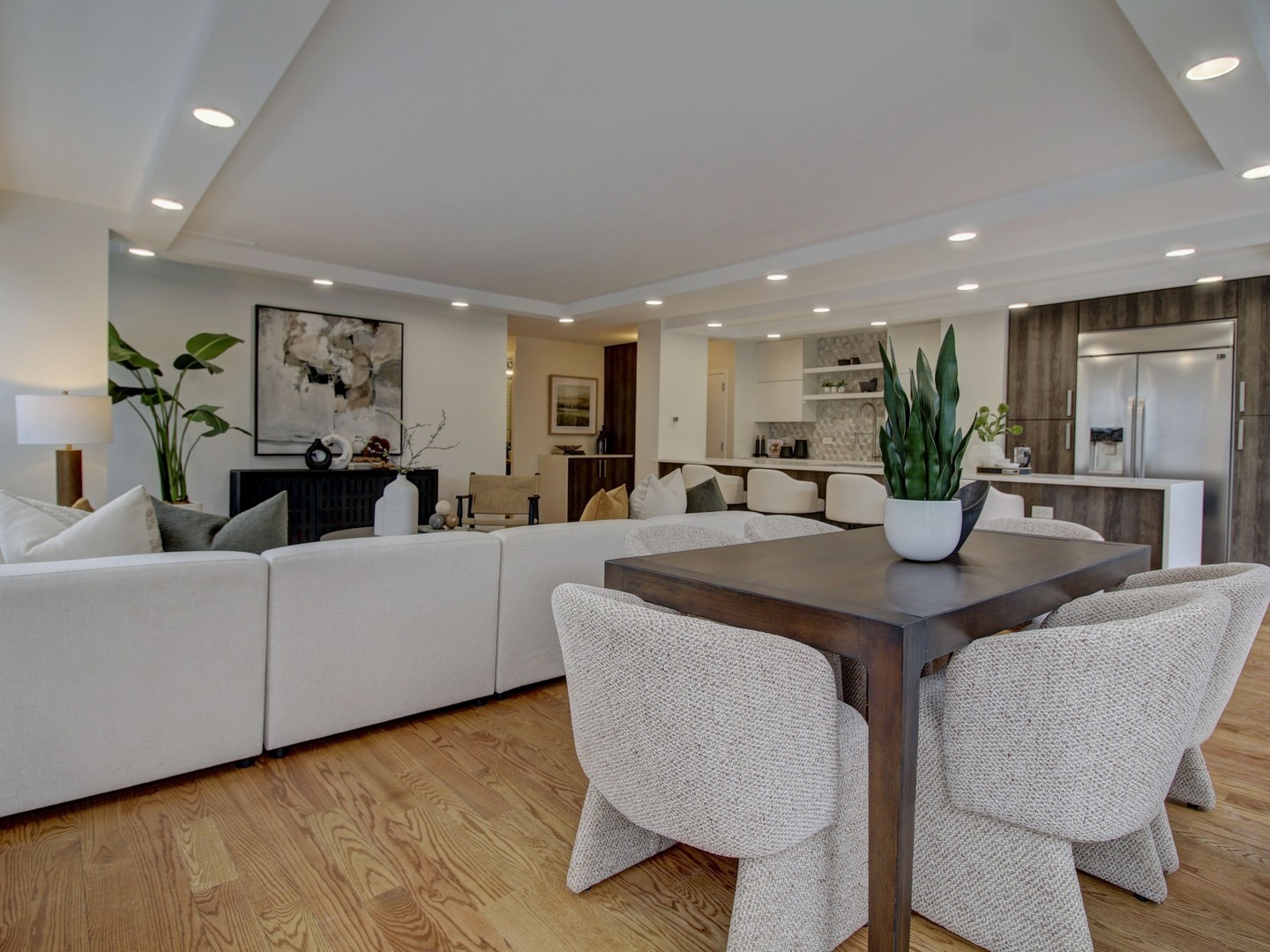 2970 N Lake Shore Drive 4D-4E